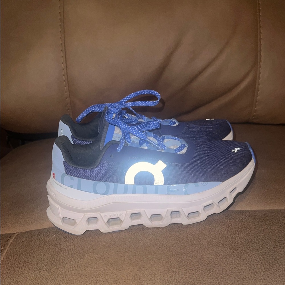 On Running Women Cloudstyle Sneakers - Navy & Light Blue